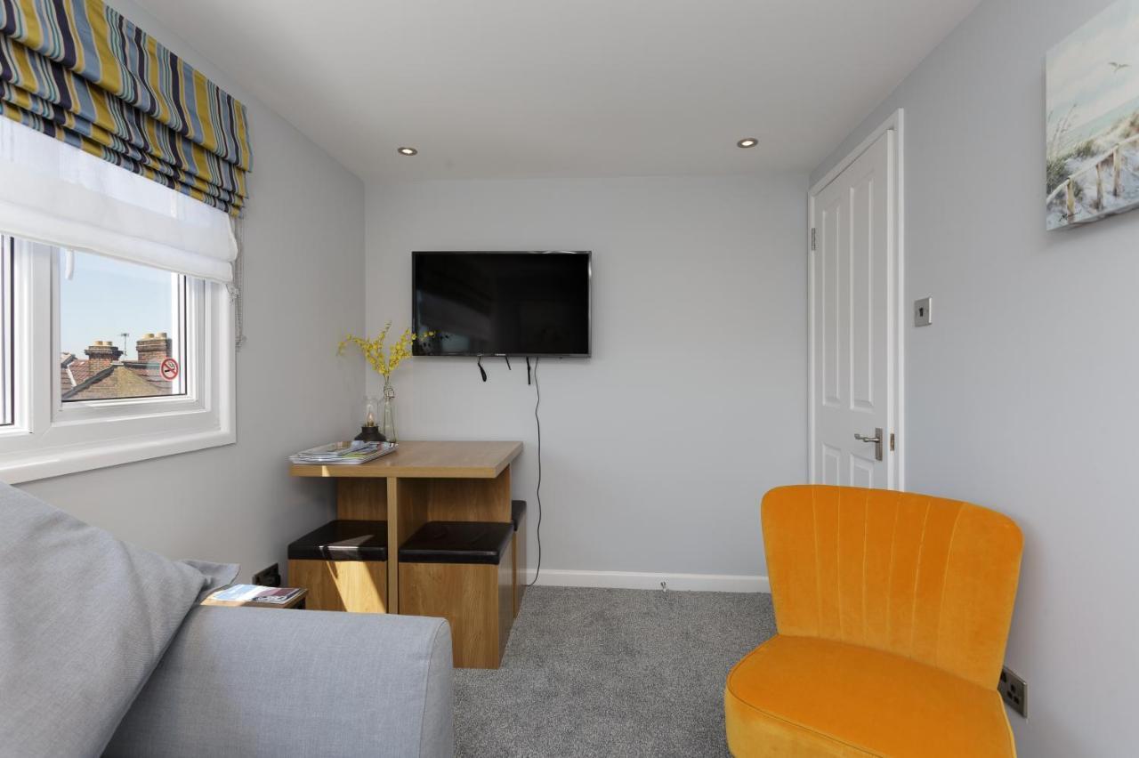 Stopover At Orchard Loft, Cosy And Convenient Portsmouth Extérieur photo